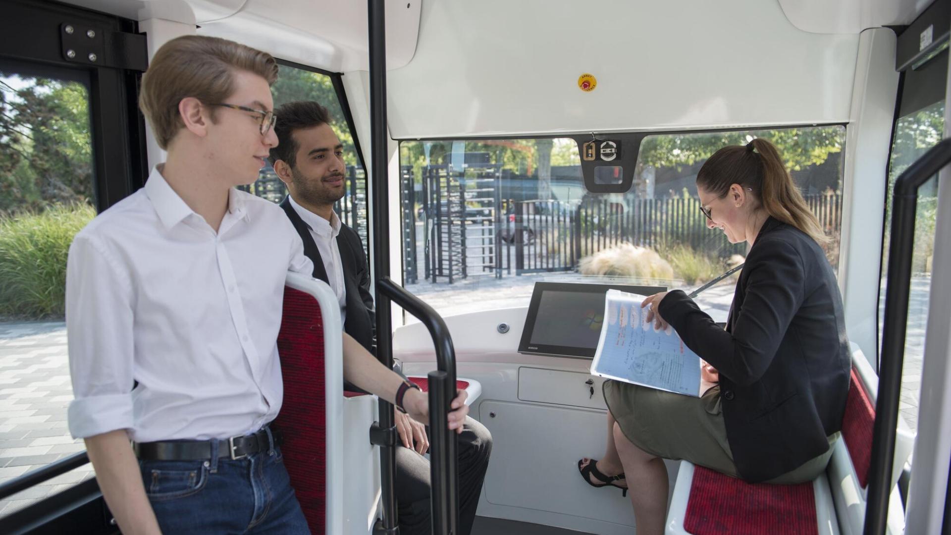 France - Autonomous shuttle passengers Passagers véhicule autonome