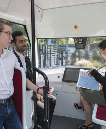 France - Autonomous shuttle passengers Passagers véhicule autonome