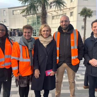 Valérie Pécresse et les équipes Transdev Sénart
