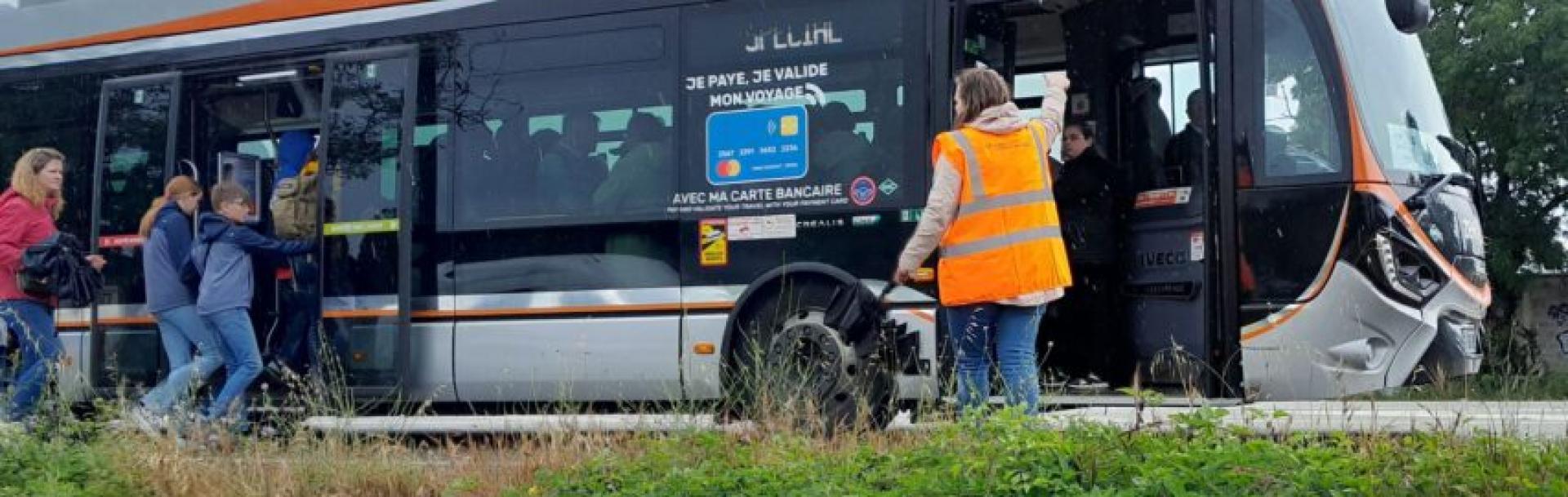 Transdev célèbre les 70 ans de la Patrouille de France