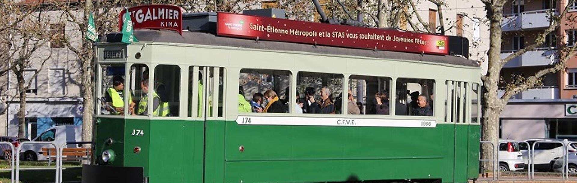 Tramway J74 dans les rues de Saint Etienne