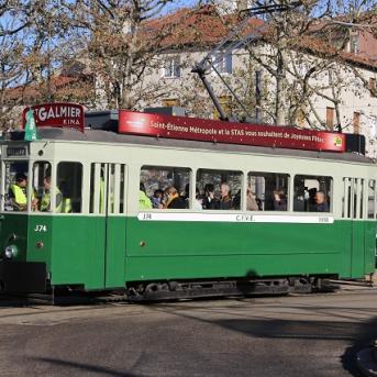Tramway J74 dans les rues de Saint Etienne