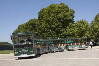 Petit train Versailles Transdev Île-de-France transport tourisme passagers