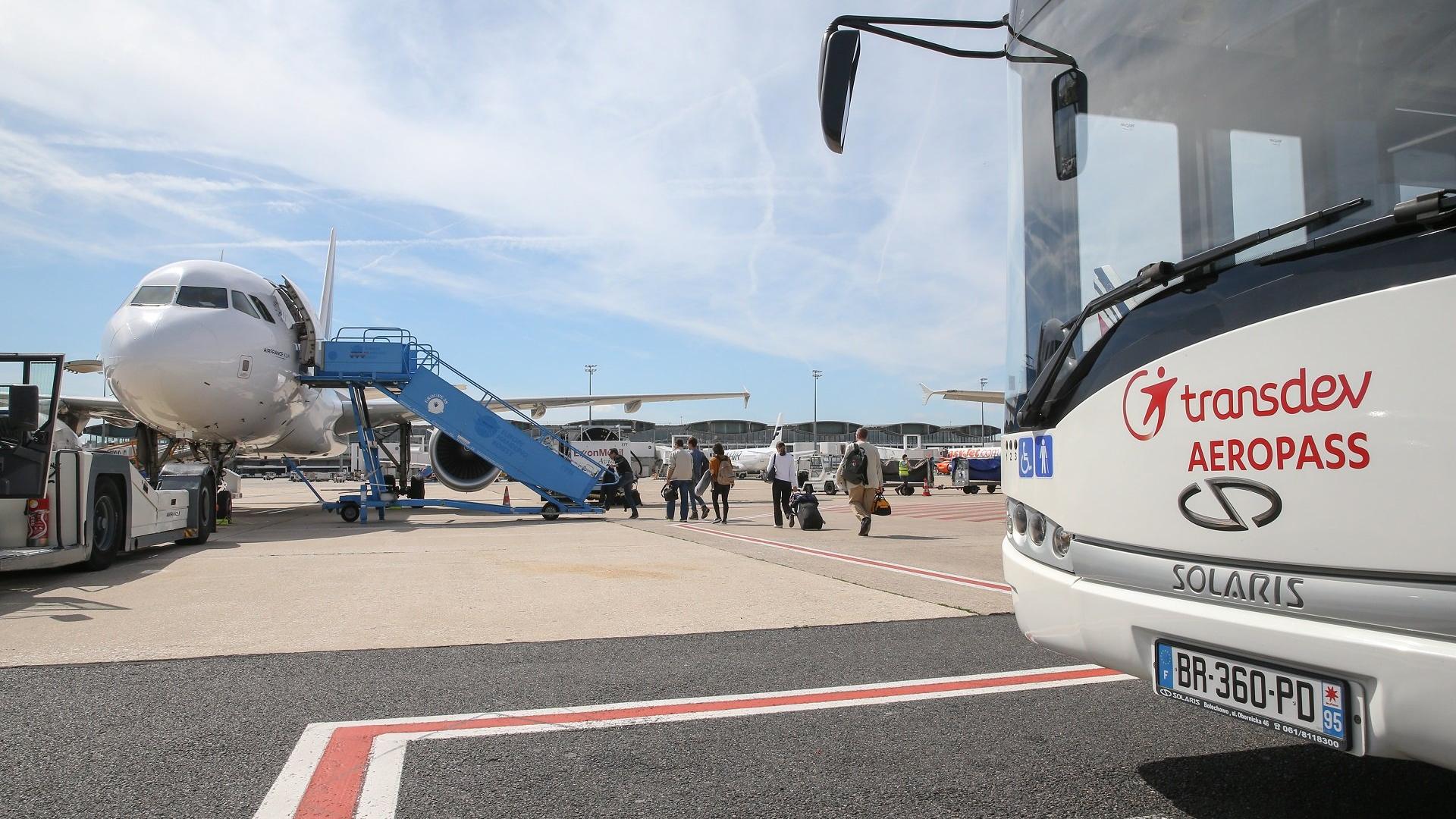 Transdev aéropass logistique aéroportuaire avion orly roissy transport passagers piste