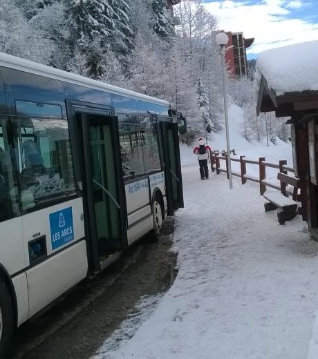 navette skibus bus les arcs montagne neige ski skieur passager transport transdev savoie