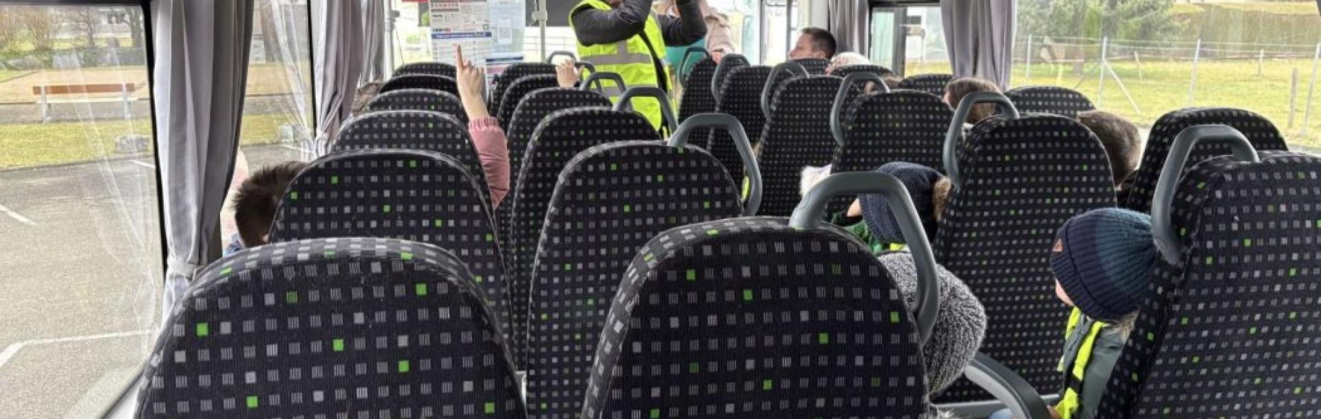 Action sécurité routière, enfants dans le car