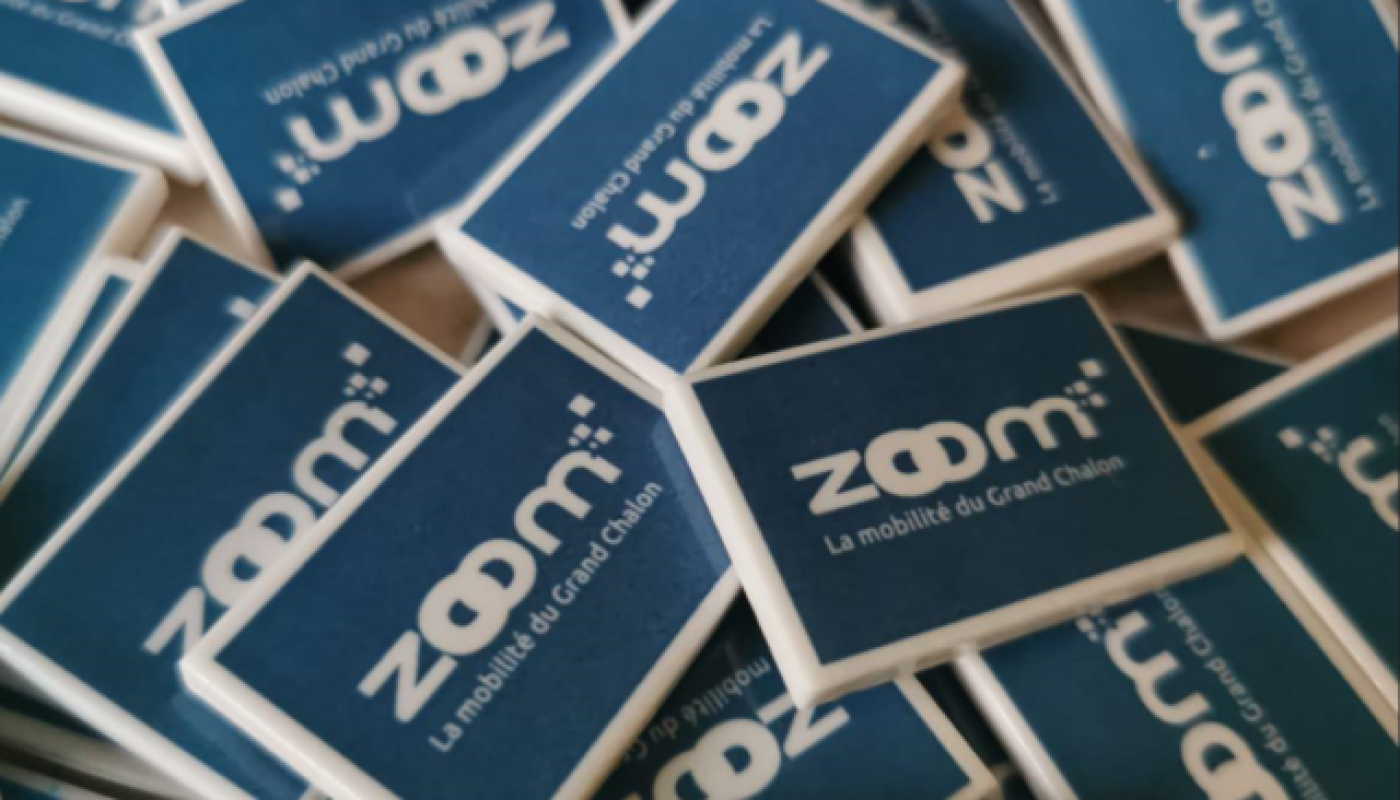 Fèves bleues et blanches avec logo du réseau ZOOM