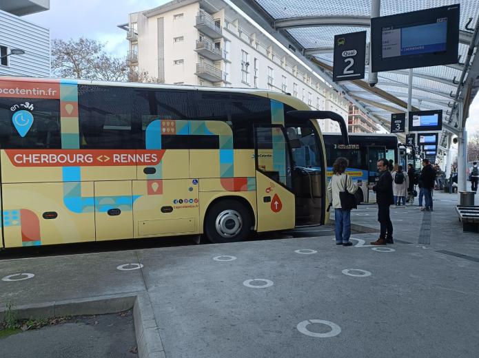 Bus Cherbourg Rennes en stationnement
