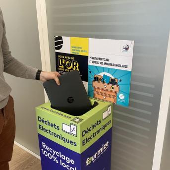 Boîte de collecte de déchets électronique Digital Cleanup Day Transdev Normandie