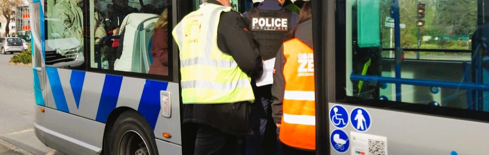 Police dans un bus Mobivie