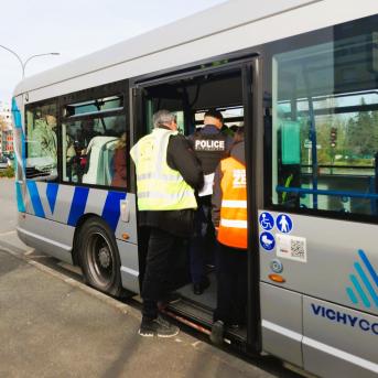 Police dans un bus Mobivie