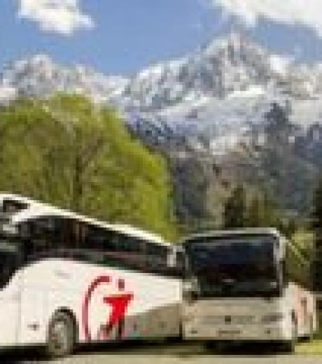 autocar blanc tourisme transdev aura montagne passagers voyage bus