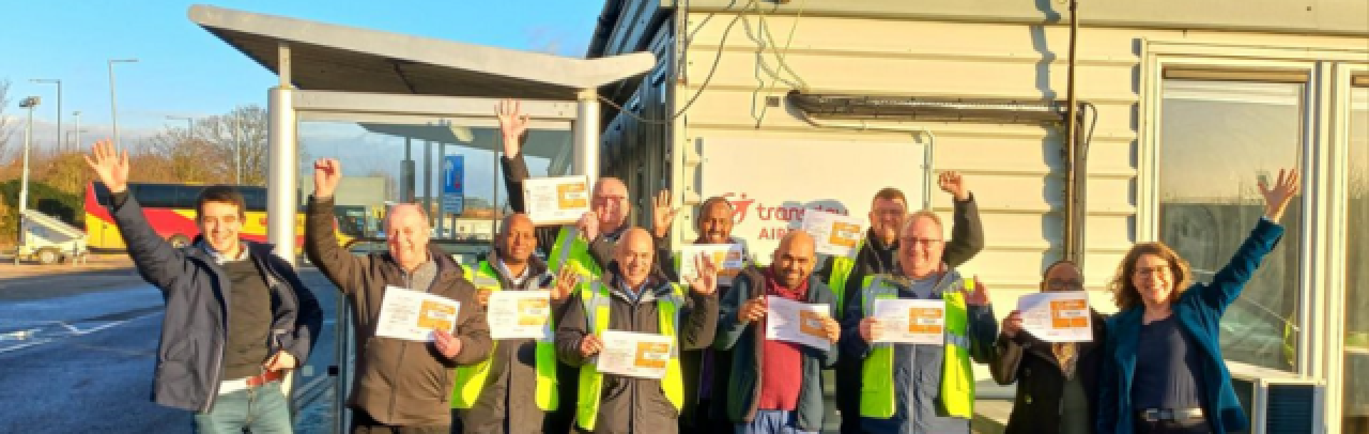 Photo de groupe des Participants au programme Objectif Client Going for Care avec leur diplôme