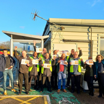 Photo de groupe des Participants au programme Objectif Client Going for Care avec leur diplôme