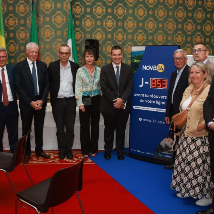 Photo de groupe participants à la conférence de presse de lancement du recrutement Ligne 14 Nancy-Mirecourt-Vittel-Contrexéville
