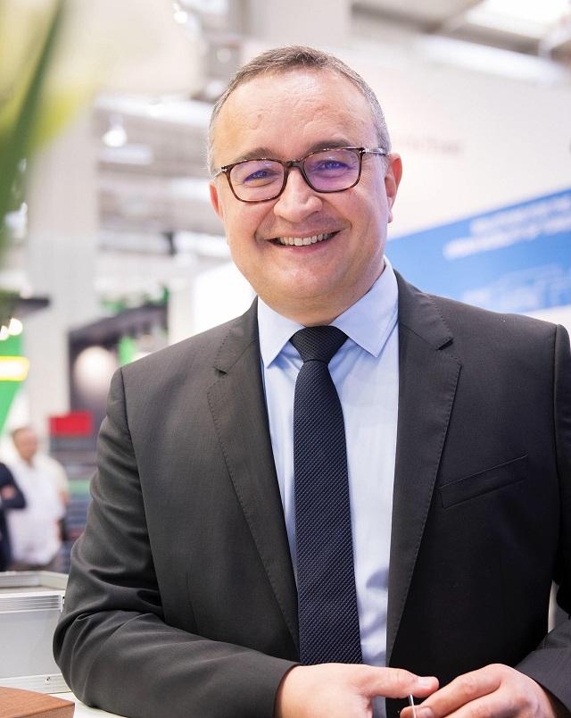 Gilles Elmoznino Directeur médias et relations extérieures et médias / DIRECTOR OF MEDIA AND EXTERNAL RELATIONS OF TRANSDEV GROUP