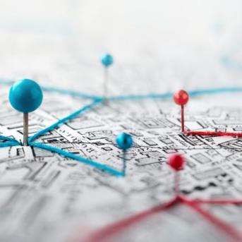 Plan de ville avec épingles