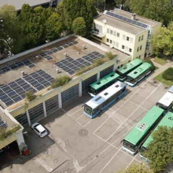 Des bus électriques alimentés par le toit