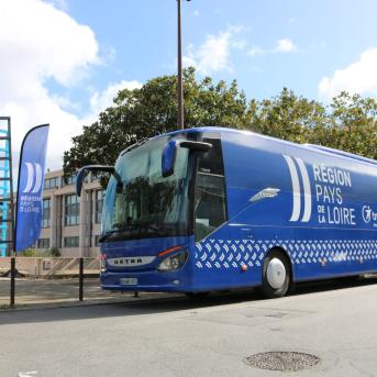 Simulateur de conduite devant l'hôtel de Région à Nantes
