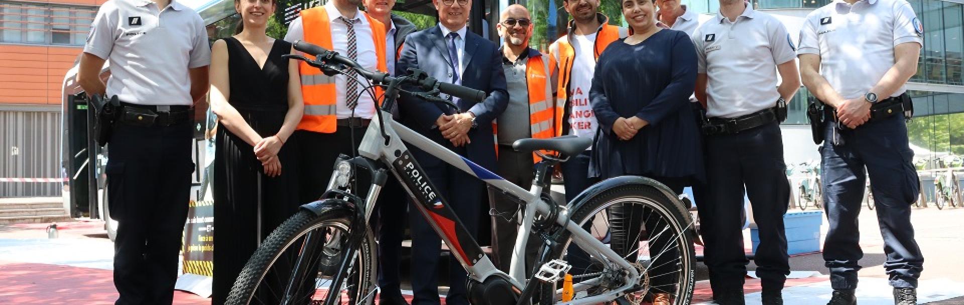 Photo de groupe événement sécurité routière modes doux