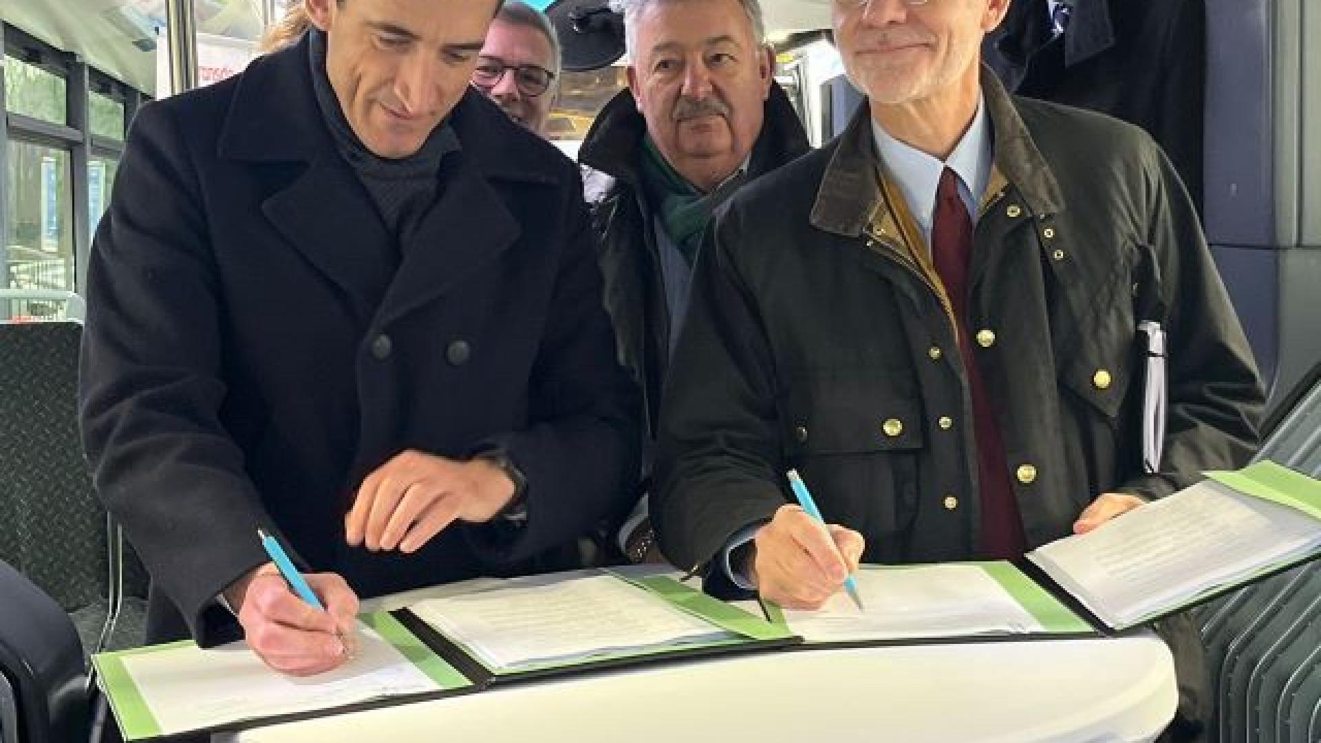 Jérôme Baloge, Président de Niort Agglo et Thierry Mallet, Président-directeur général du groupe Transdev