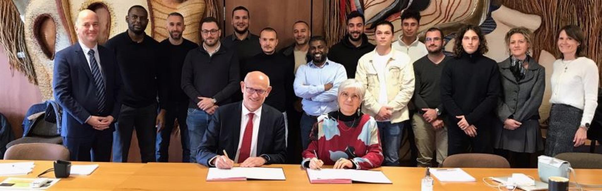 Signature du partenariat Transdev et ENTPE (École Nationale des Travaux Publics de l'État)