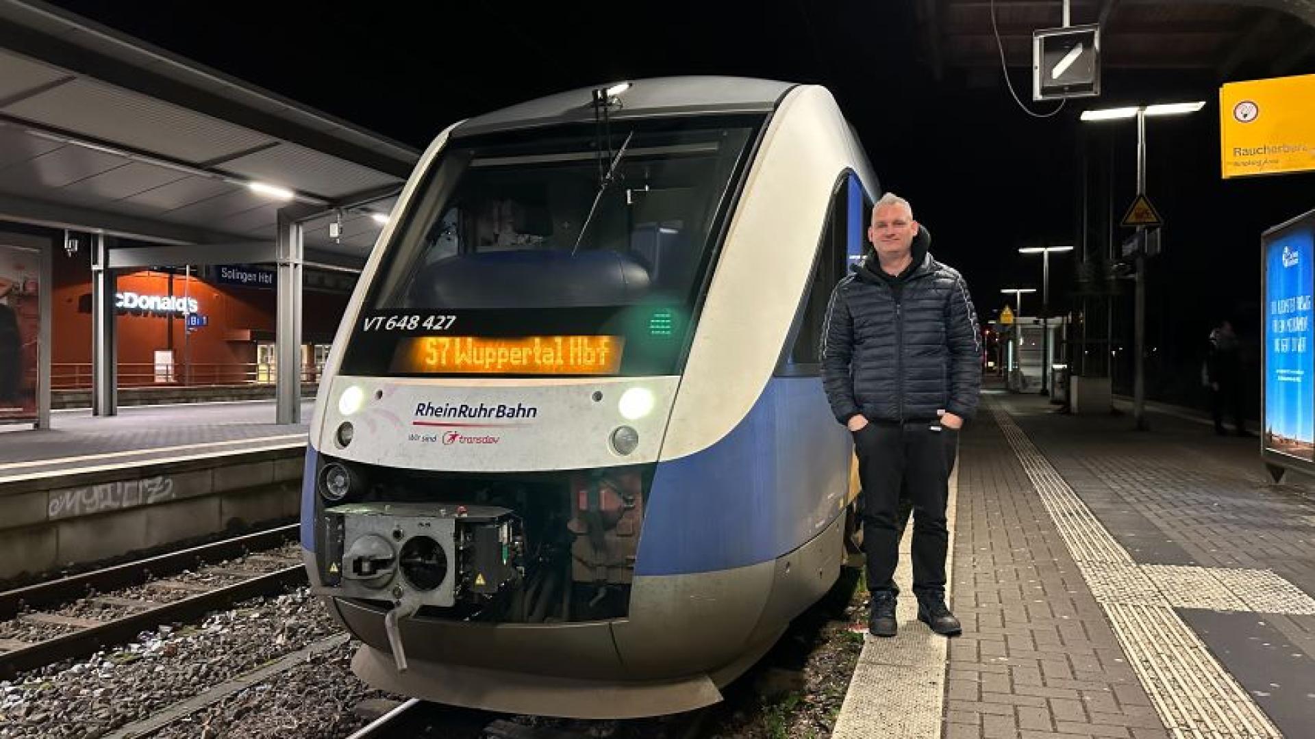 RheinRuhrBahn train and train driver