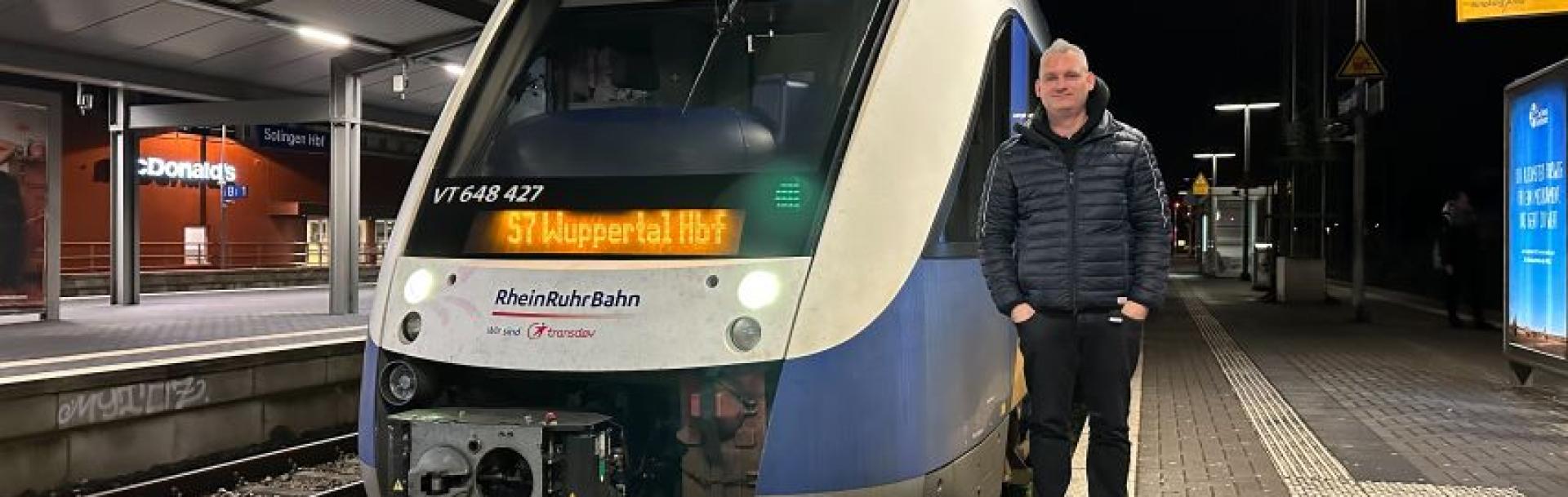 RheinRuhrBahn train and train driver