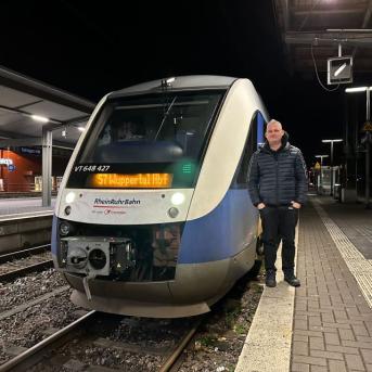 RheinRuhrBahn train and train driver