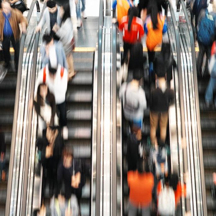 The Mobility Sphere foule dans les escalators