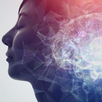 Personne qui réfléchit avec un cerveau