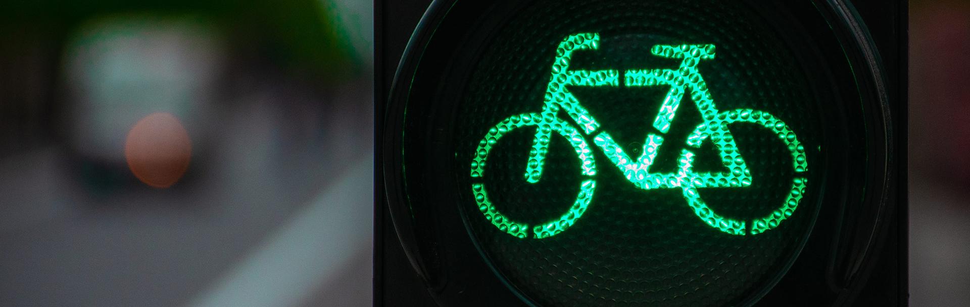 Feu tricolore avec un vélo