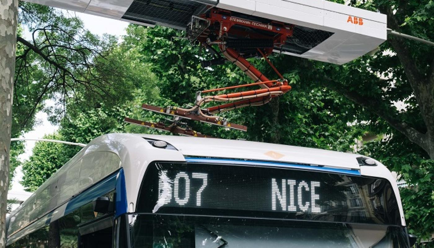 véhicules électriques articulés par pantographes