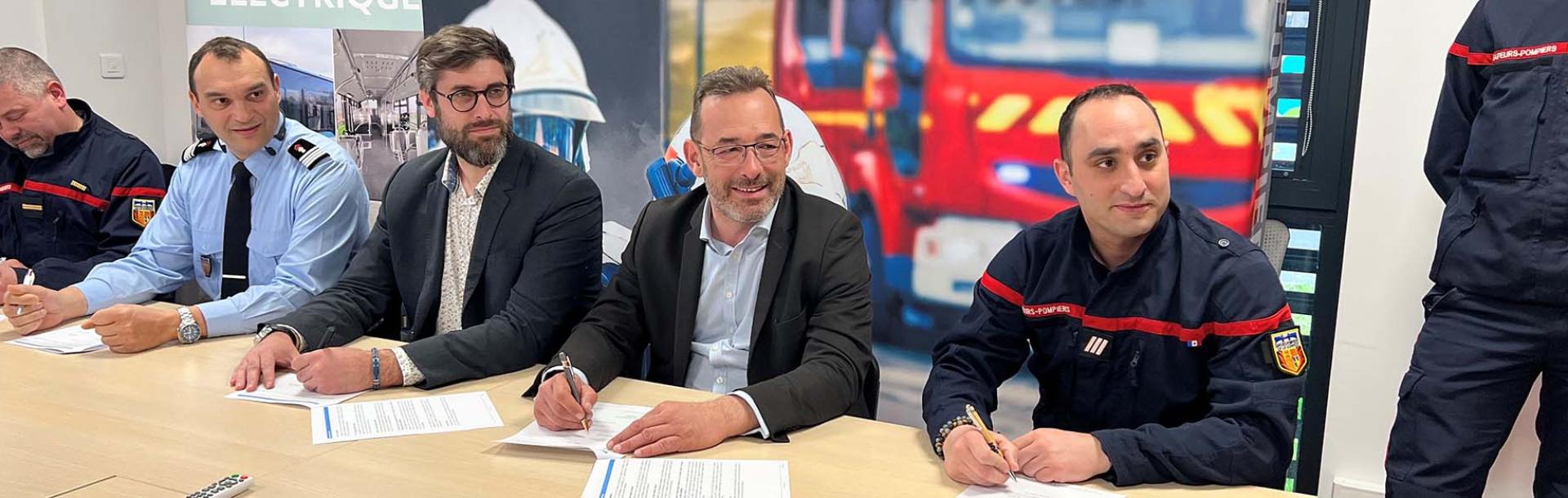 3 Pompiers, dont Jonathan Machula et Thomas Guignard