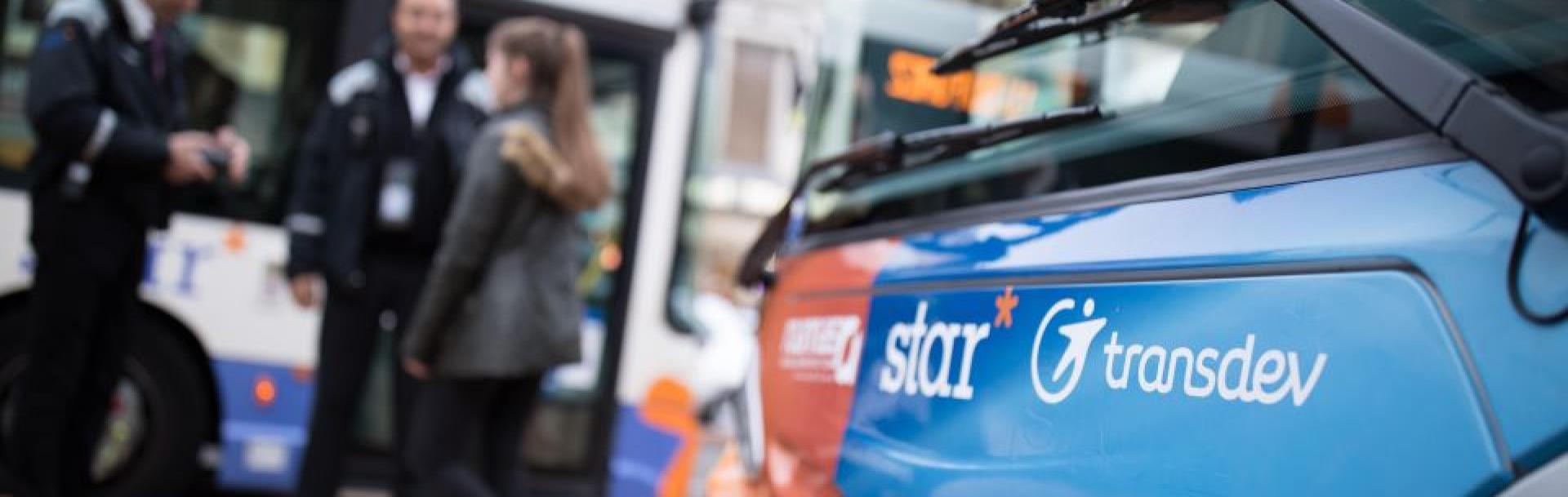 Transdev France Auvergne Rhone Alpes BUS Roanne et passagers