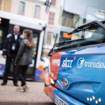 Transdev France Auvergne Rhone Alpes BUS Roanne et passagers