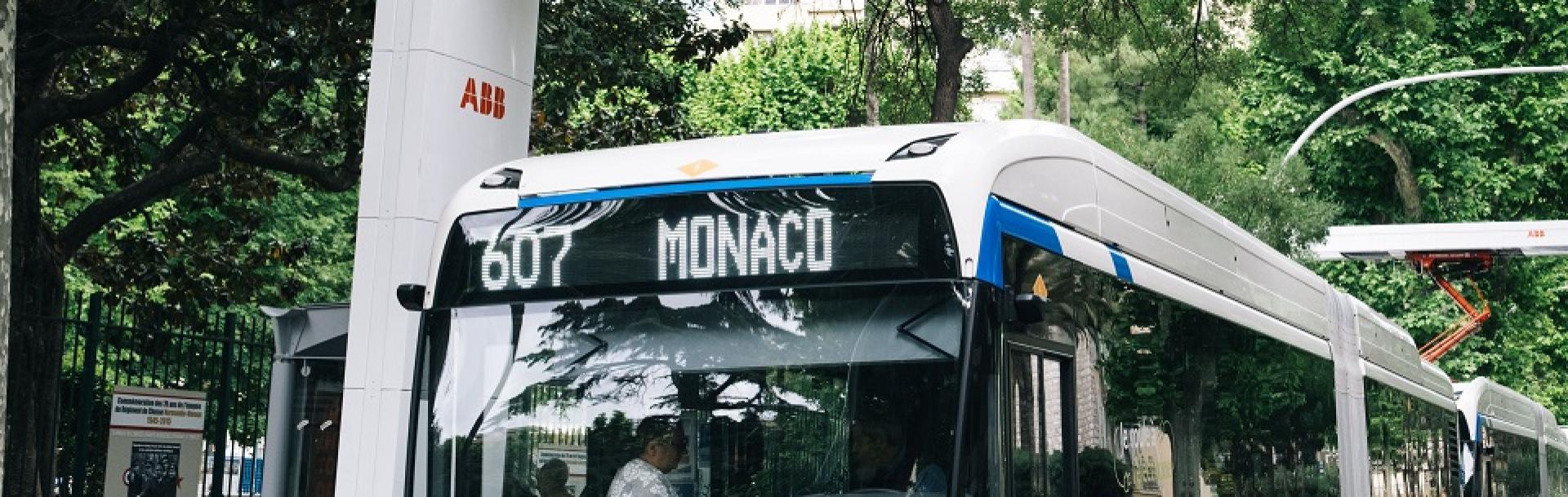 véhicules électriques articulés par pantographes