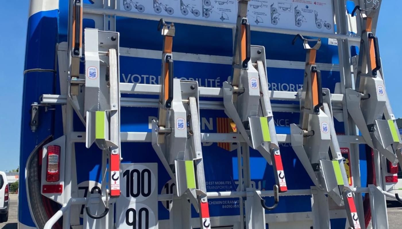 Transport de vélos à l’arrière d'un bus ZOU (2)