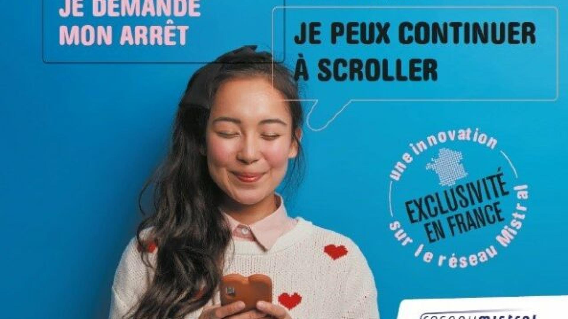 Welwot jeune femme et téléphone