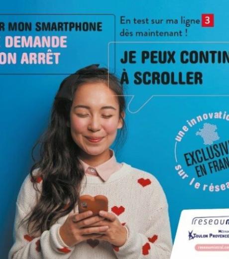 Welwot jeune femme et téléphone