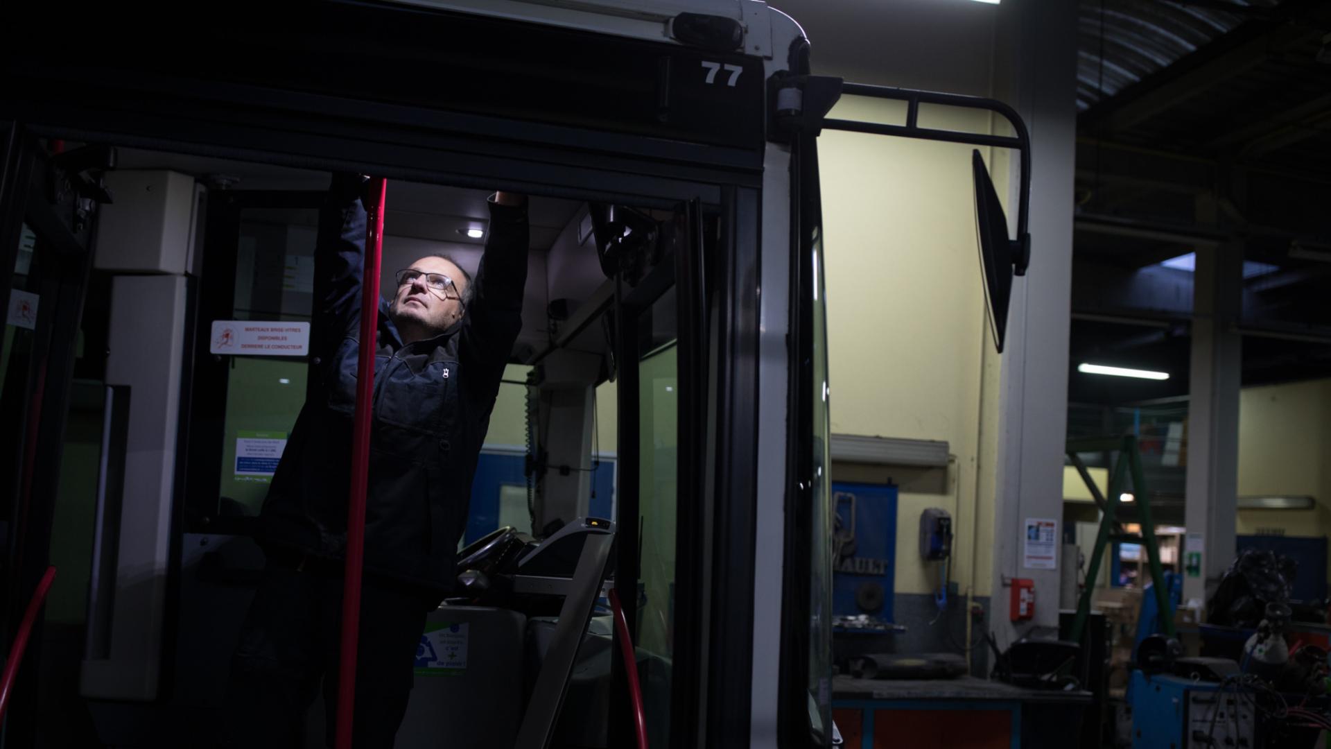 france-auvergne-rhone-alpes-roanne-mechanics-3