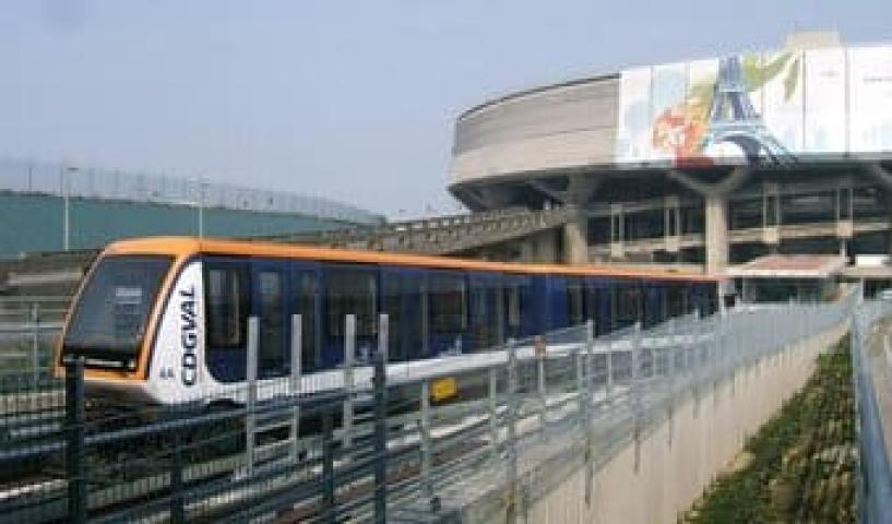 Metro liaison aéroportuaire - CDG VAL entre Charles de Gaulle et Paris