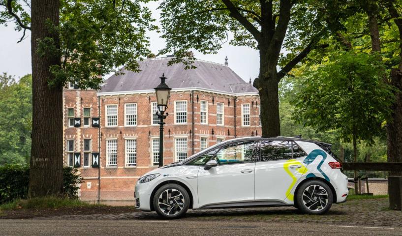 Taxi aux Pays-Bas devant une résidence