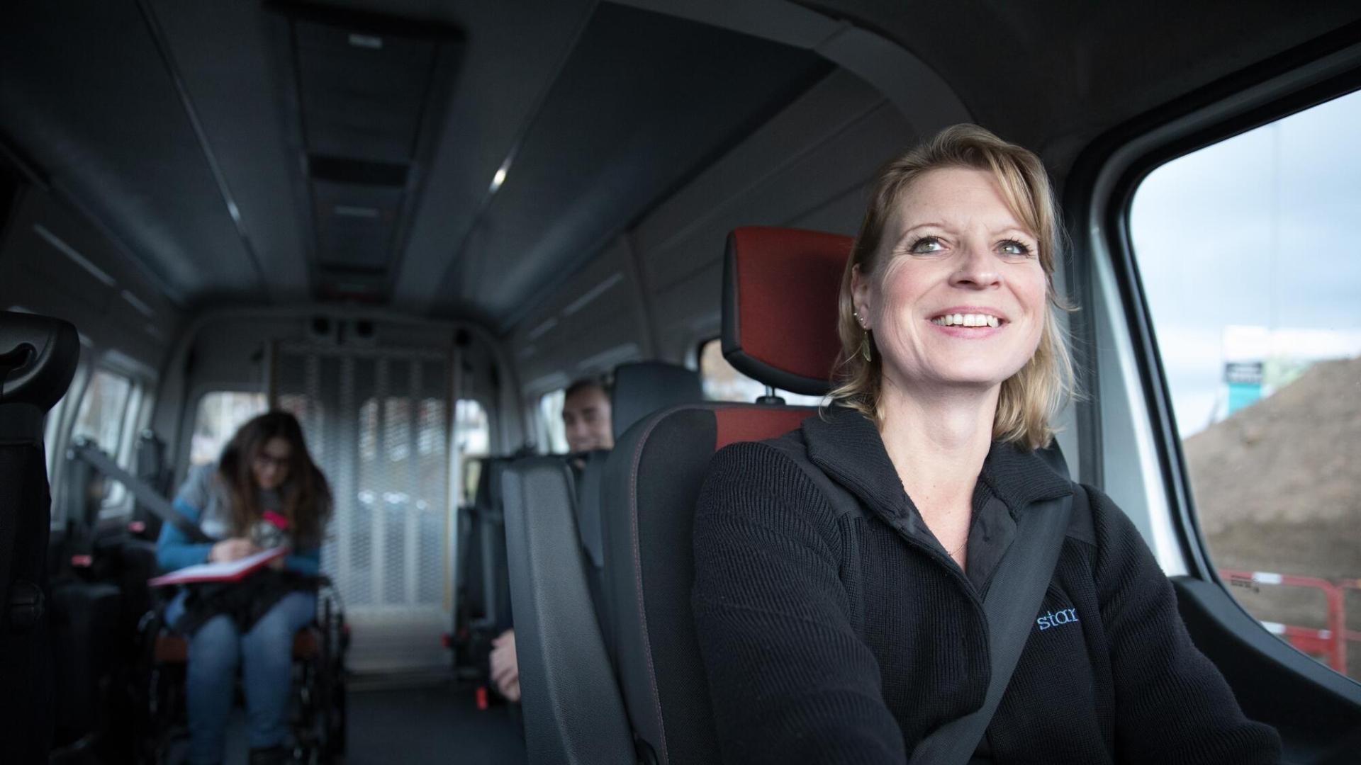 Collaboratrice Transdev - mobilité partagée - France - Auvergne Rhône Alpes - Roanne