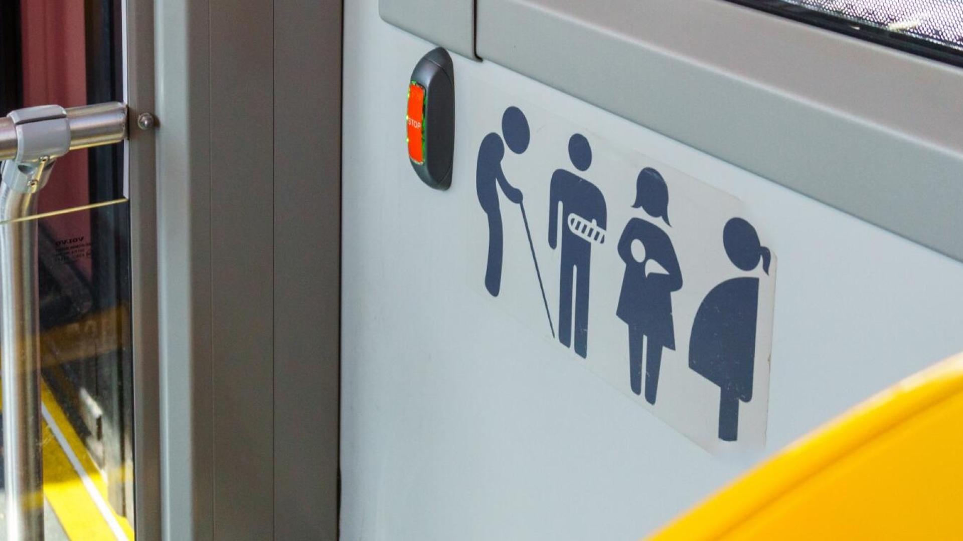 Signalétique passagers à bord d'un bus