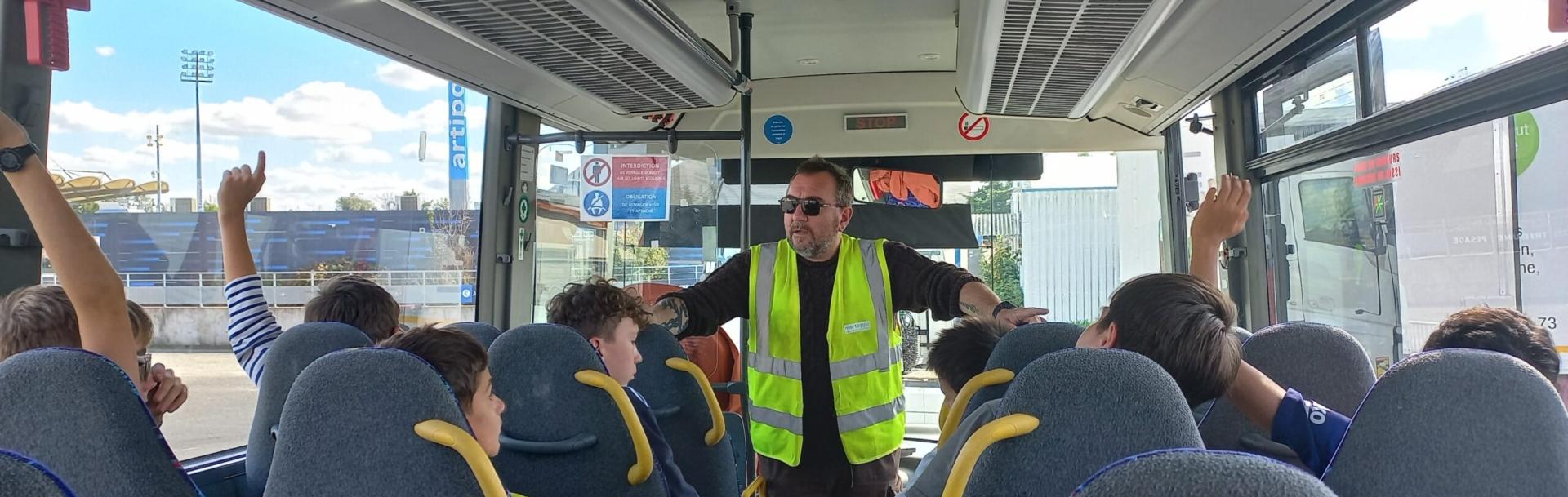Elèves Niort La Rochelle atelier sensibilisation sécurité bus