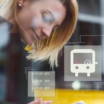 Jeune femme qui consulte son smartphone - Illustrations de datas