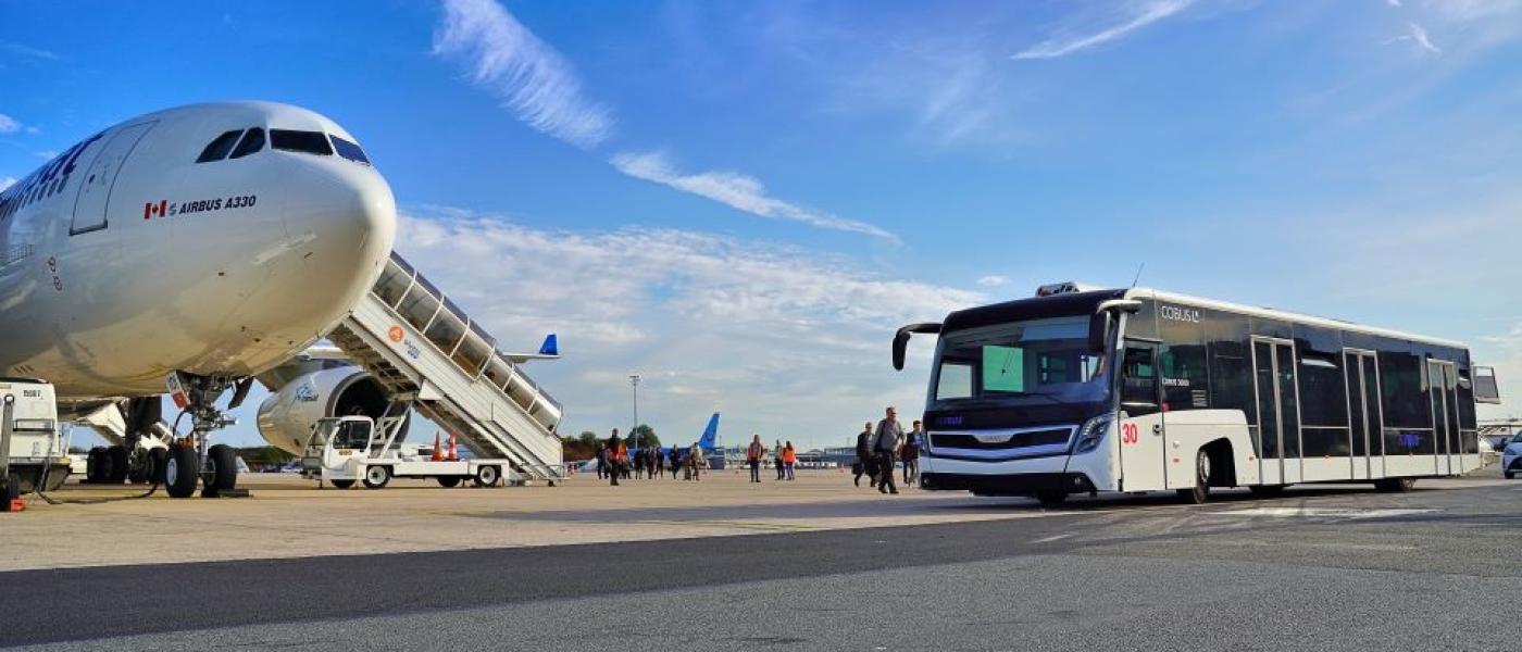 Véhicule Flybus et avion