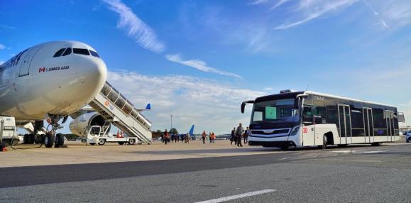 Véhicule Flybus et avion