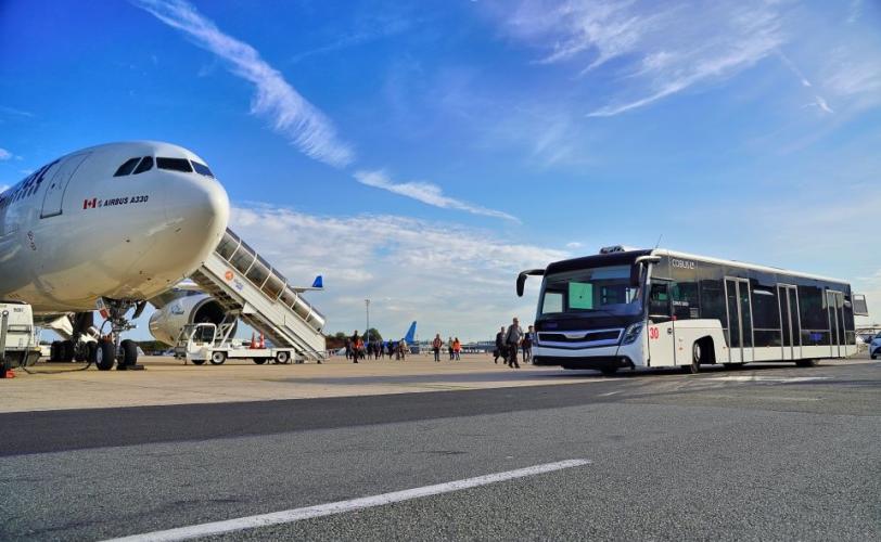 Véhicule Flybus et avion